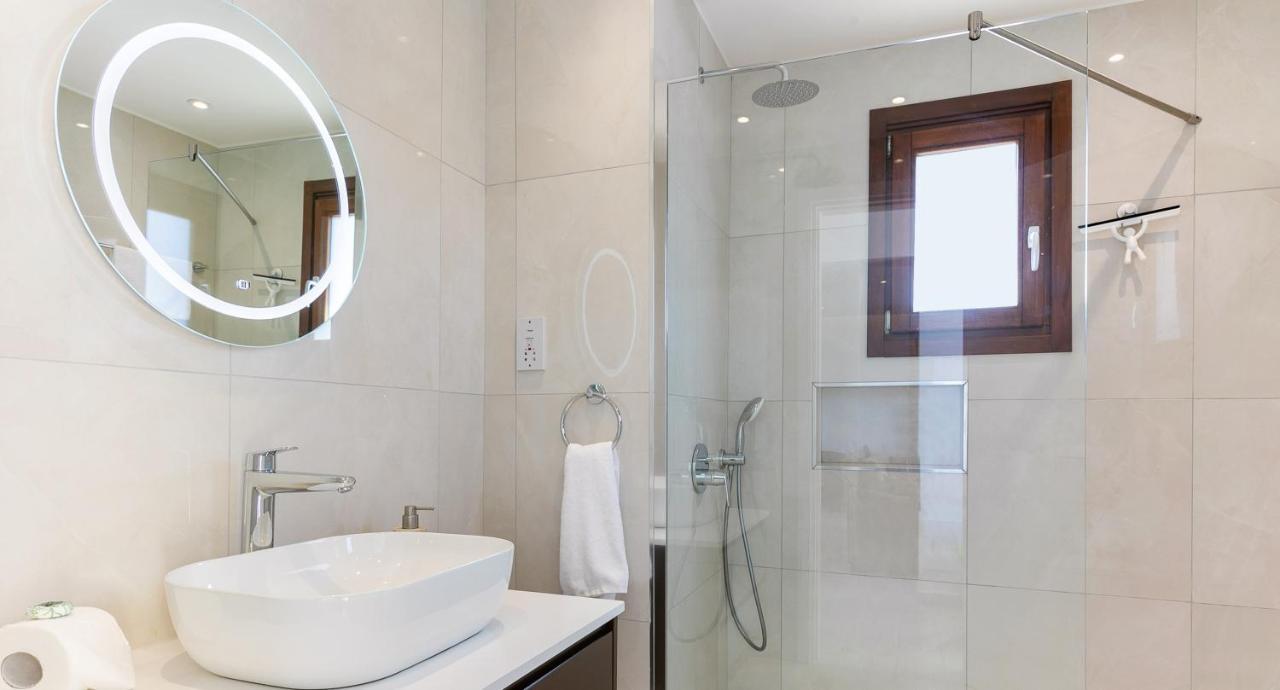 Modern Apartment Nz11 Large Balconies With Sea And Mountain Views Kouklia Bagian luar foto